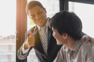 言葉を通じて他人にポジティブなエネルギーを与える