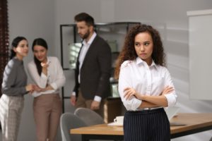 周囲の人間関係が悪い