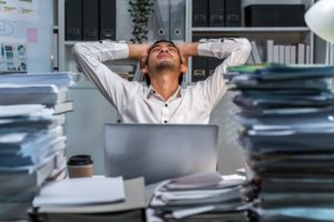 彼が忙しい時期である可能性はない？