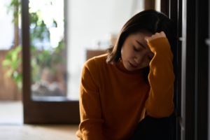 眉頭にニキビができている場合の解釈