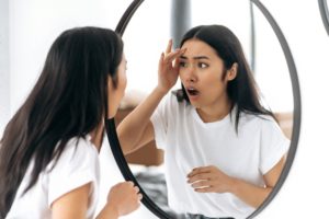 眉間ニキビのスピリチュアルな意味とは？眉間ニキビは吉兆？凶兆？