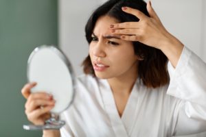眉毛や眉頭などニキビの位置別の意味も！スピリチュアルな解釈は？