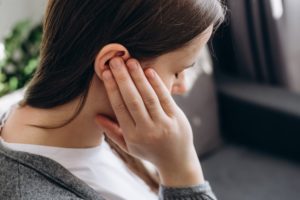 耳鳴りのスピリチュアルな意味は？基本的なメッセージを解説