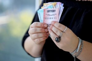宝くじの連番とバラ、良いところどりの買い方はないの？応用編を紹介