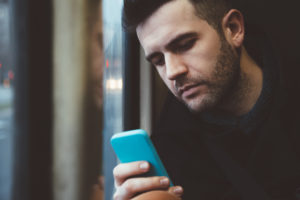 喧嘩別れした後、彼女から連絡が来ない男性心理を解説！彼の気持ちは？