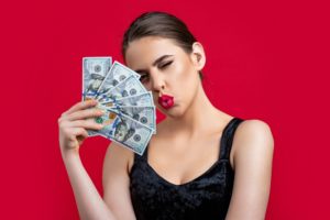宝くじに当たる夢の意味は？当たった金額別のスピリチュアルなサイン