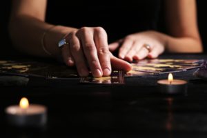 111エンジェルナンバーについて悩んだ時は誰に相談すればいい？