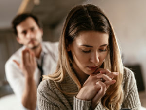 占い師に今後起こすべき行動などを占ってもらう