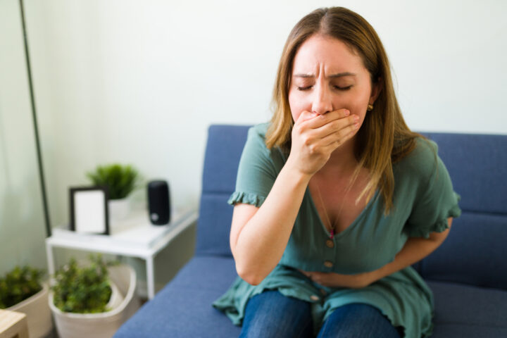 吐き気を感じたら？我慢せず嘔吐するのがおすすめ